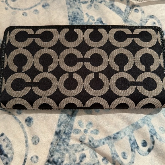 Coach logo envelope wallet. Great vintage condition! - Picture 4 of 4